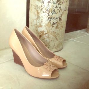 Tory Burch nude patent leather wedges